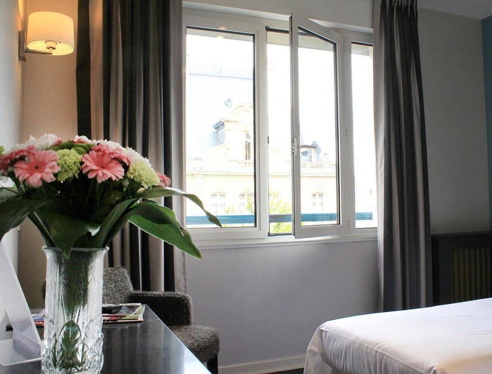 Hotel-Restaurant Le Victoria แรนส์ ภายนอก รูปภาพ