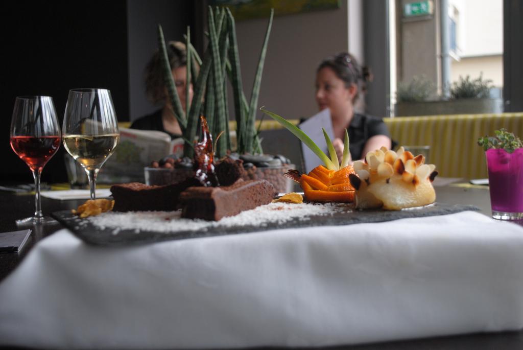 Hotel-Restaurant Le Victoria แรนส์ ภายนอก รูปภาพ